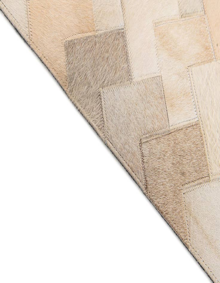 Detail image of 4' 1 x 6' 1 Cowhide Stocks Rug