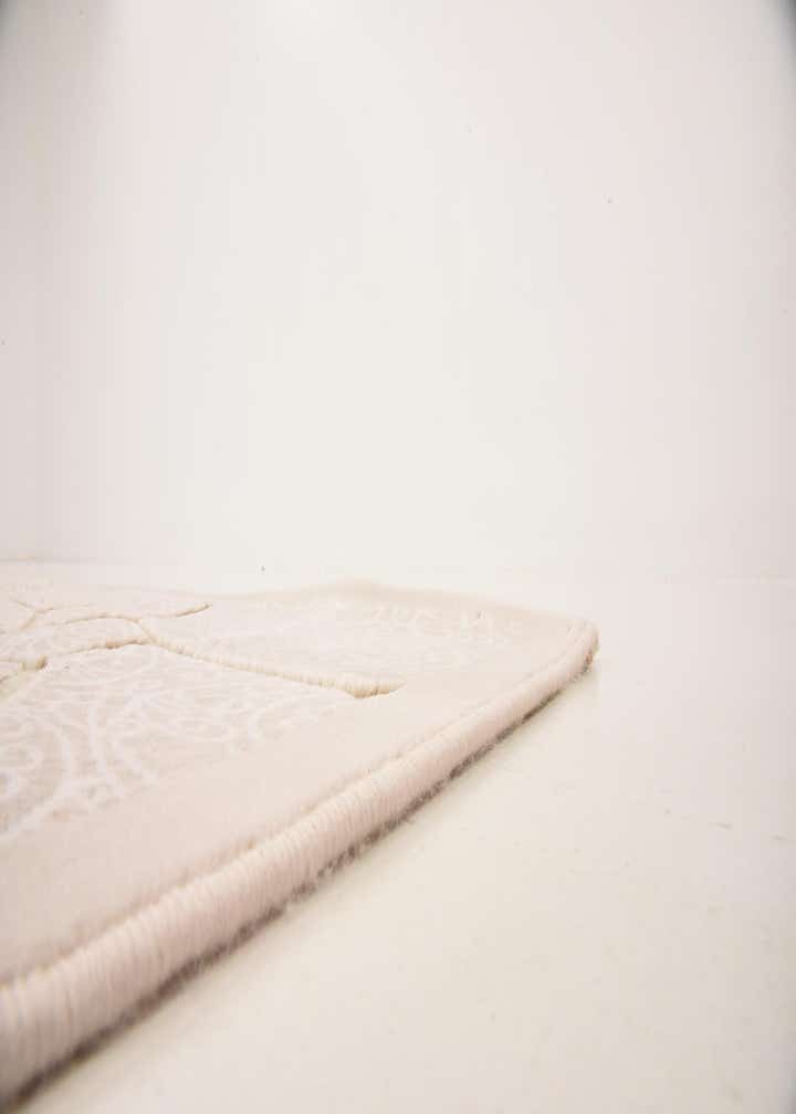 5' x 6' 7 Damask Rug