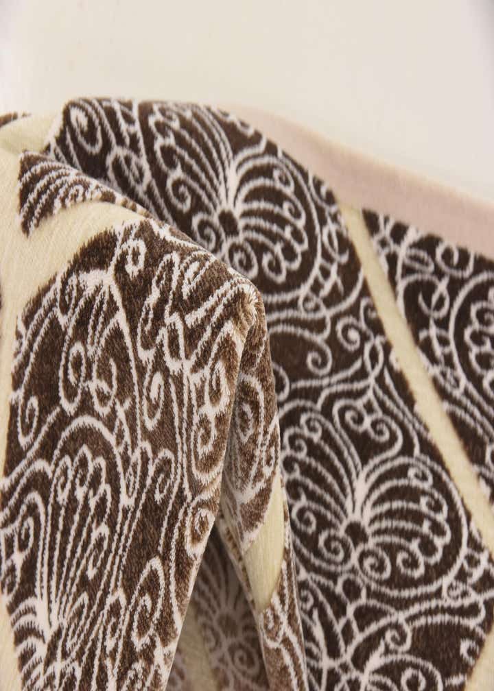 5' x 6' 7 Damask Rug