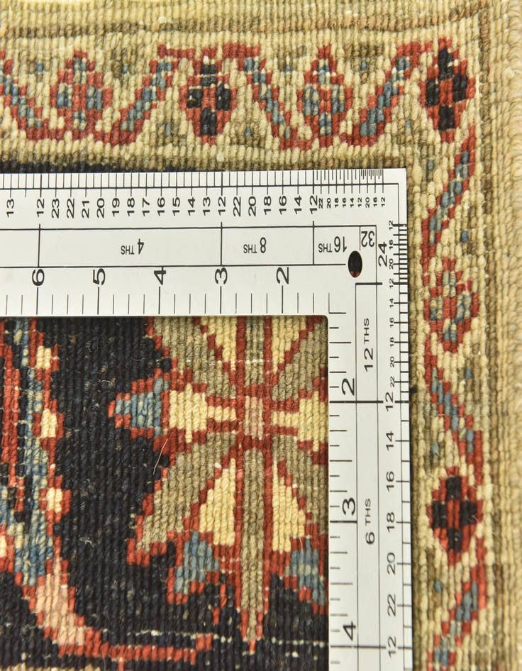 Detail image of 4' 2 x 6'  Hand Knotted Darya Rug