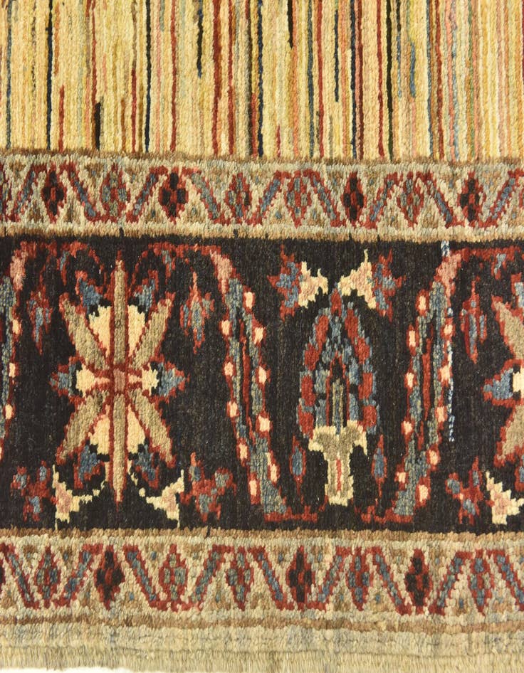 Detail image of 4' 2 x 6'  Hand Knotted Darya Rug