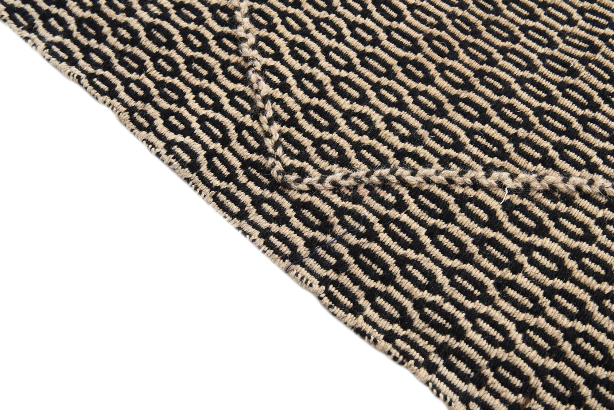 5' x 6' 11 Hand Knotted Darya Wool Rug