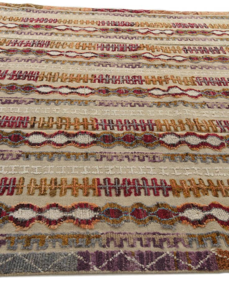 Detail image of 9' x 12' 6  Hand Knotted Darya Wool Rug