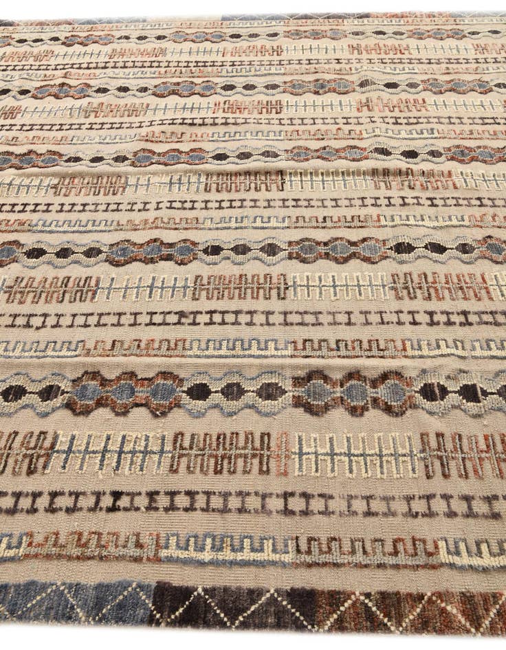 Detail image of 9' 5 x 12' 1  Hand Knotted Darya Wool Rug