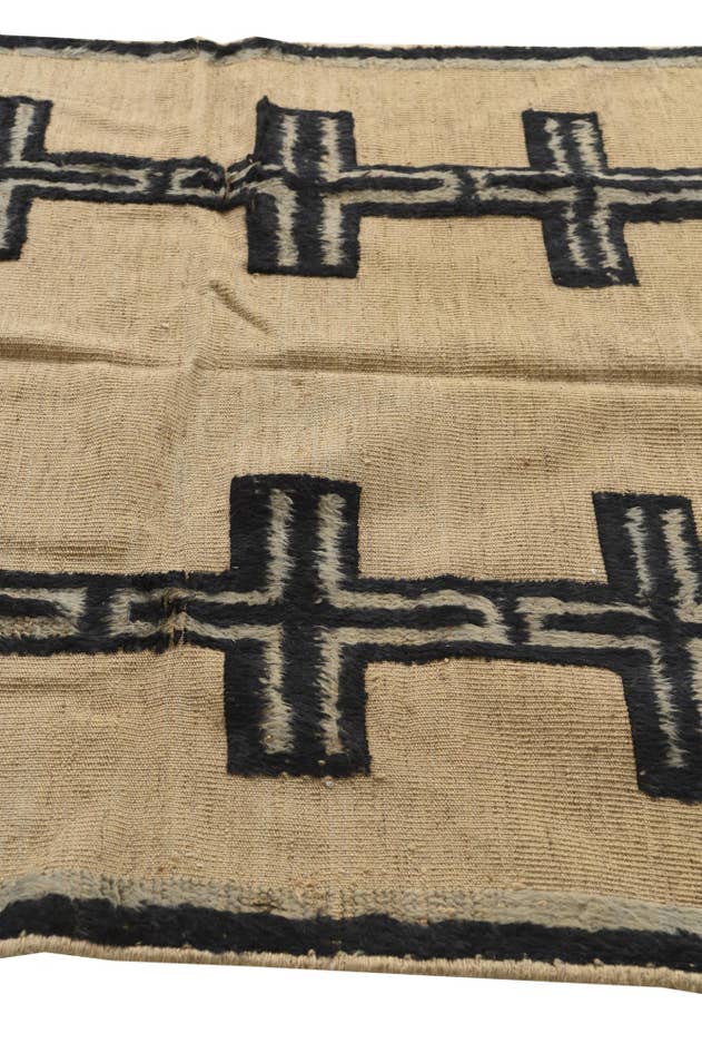 Detail image of 4' 8 x 7' 1 Hand Knotted Darya Wool Rug