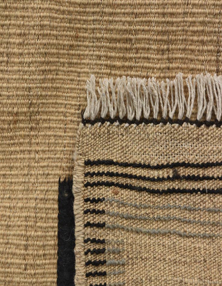 Detail image of 4' 8 x 7' 1  Hand Knotted Darya Wool Rug