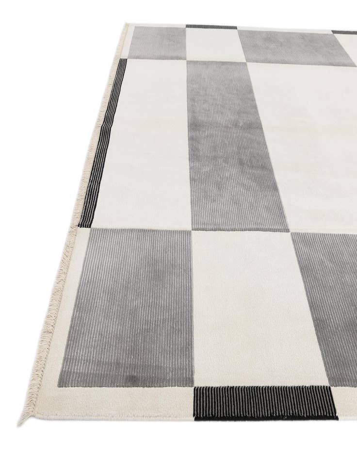 Detail image of 7' 10 x 9' 11  Hand Knotted Darya Wool Rug