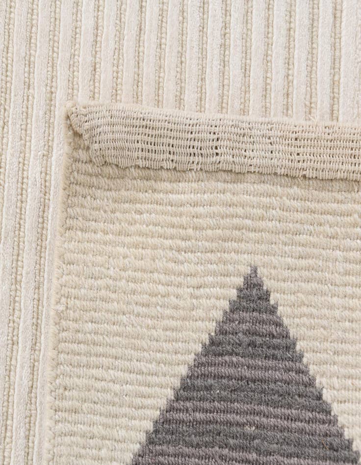 Detail image of 8' 1 x 9' 11  Hand Knotted Darya Wool Rug