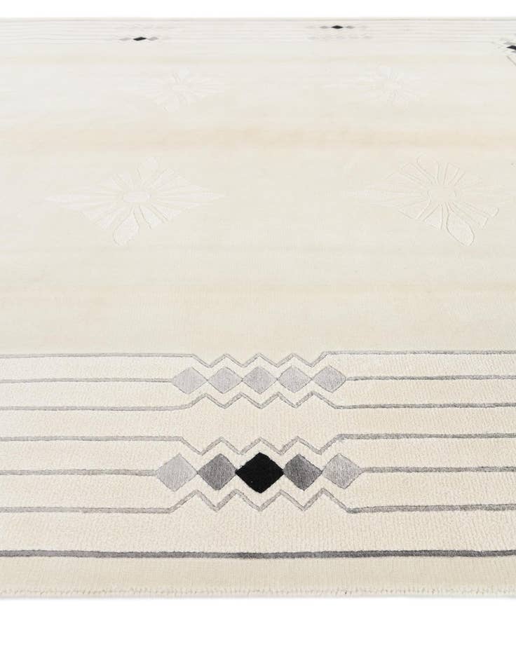 Detail image of 7' 10 x 9' 11  Hand Knotted Darya Wool Rug