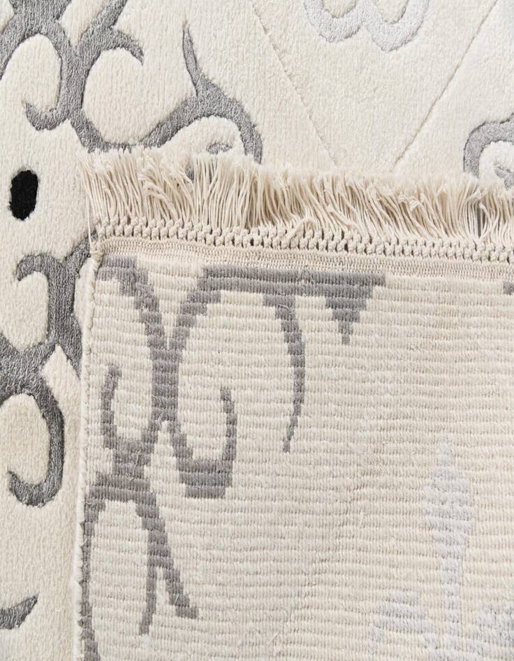 Detail image of 8' 1 x 11' 3  Hand Knotted Darya Wool Rug