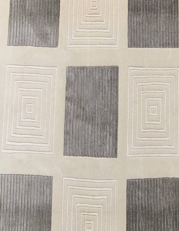 Detail image of 6' 6 x 9' 4  Hand Knotted Darya Wool Rug