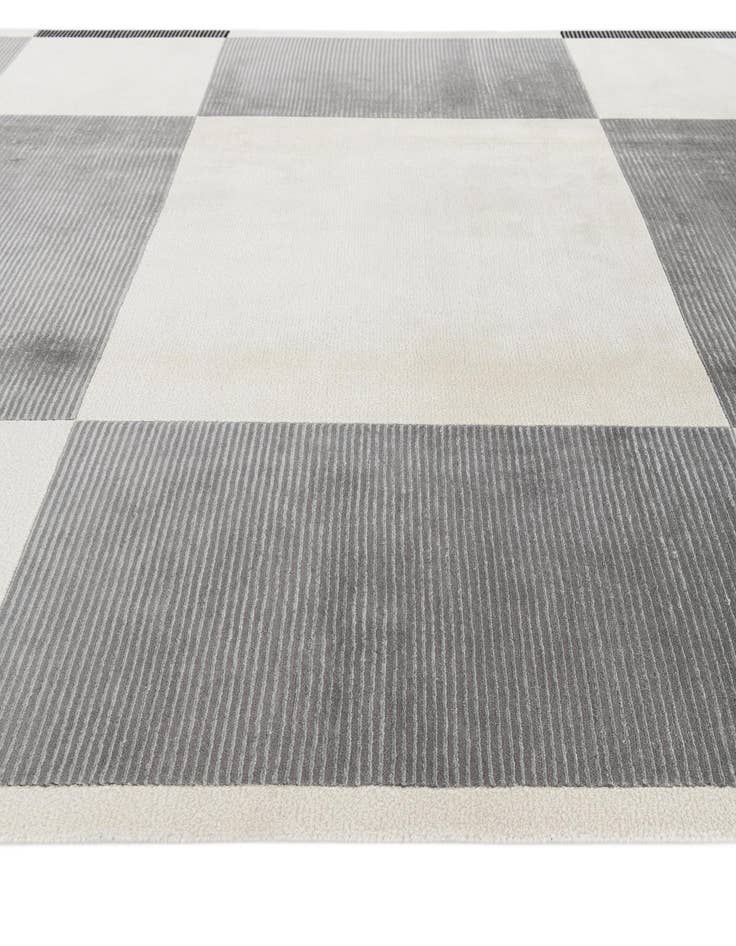 Detail image of 6' 11 x 9' 5  Hand Knotted Darya Wool Rug