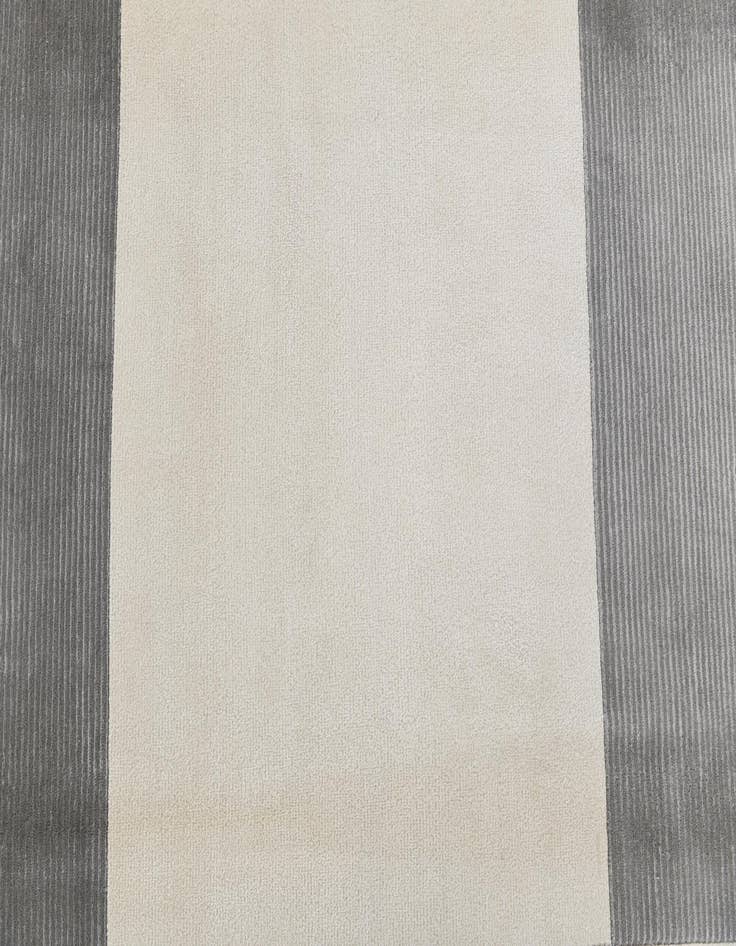 Detail image of 6' 11 x 9' 5  Hand Knotted Darya Wool Rug