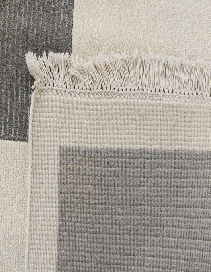 Detail image of 6' 11 x 9' 5  Hand Knotted Darya Wool Rug