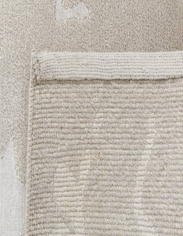 Detail image of 6' 8 x 9' 11  Hand Knotted Darya Wool Rug