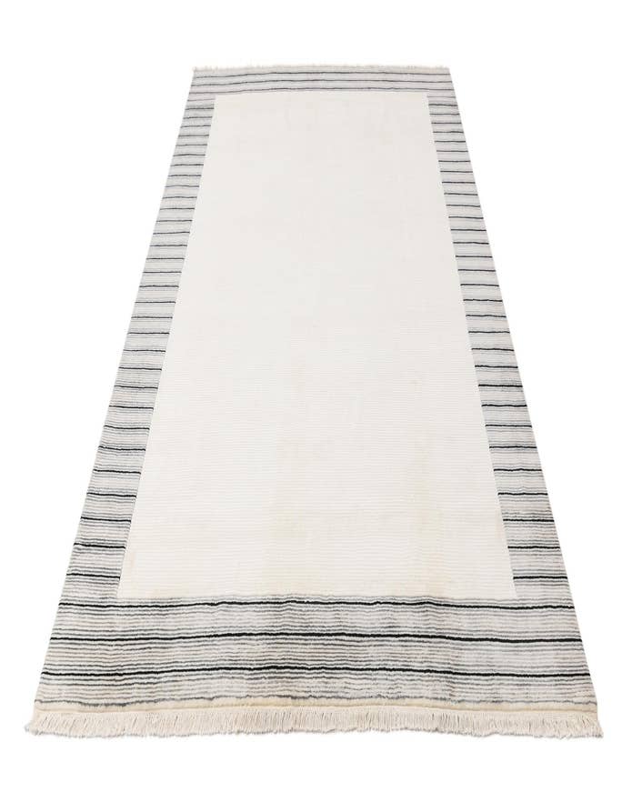 Detail image of 7' 9 x 9' 9  Hand Knotted Darya Wool Rug