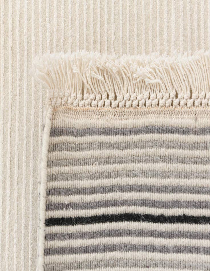 Detail image of 7' 9 x 9' 9  Hand Knotted Darya Wool Rug