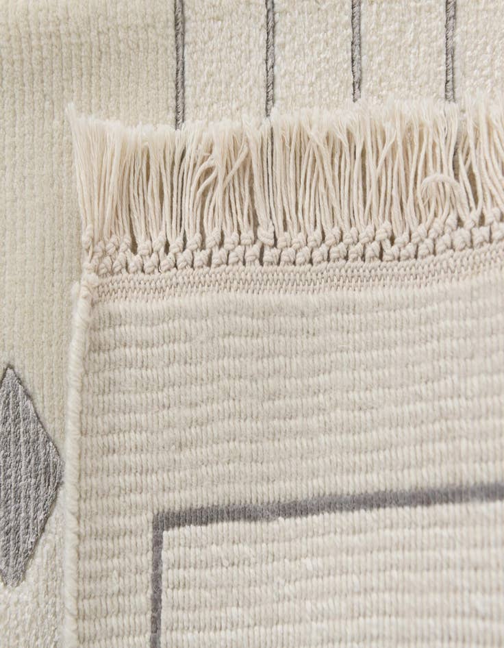 Detail image of 6' 11 x 9' 5  Hand Knotted Darya Wool Rug