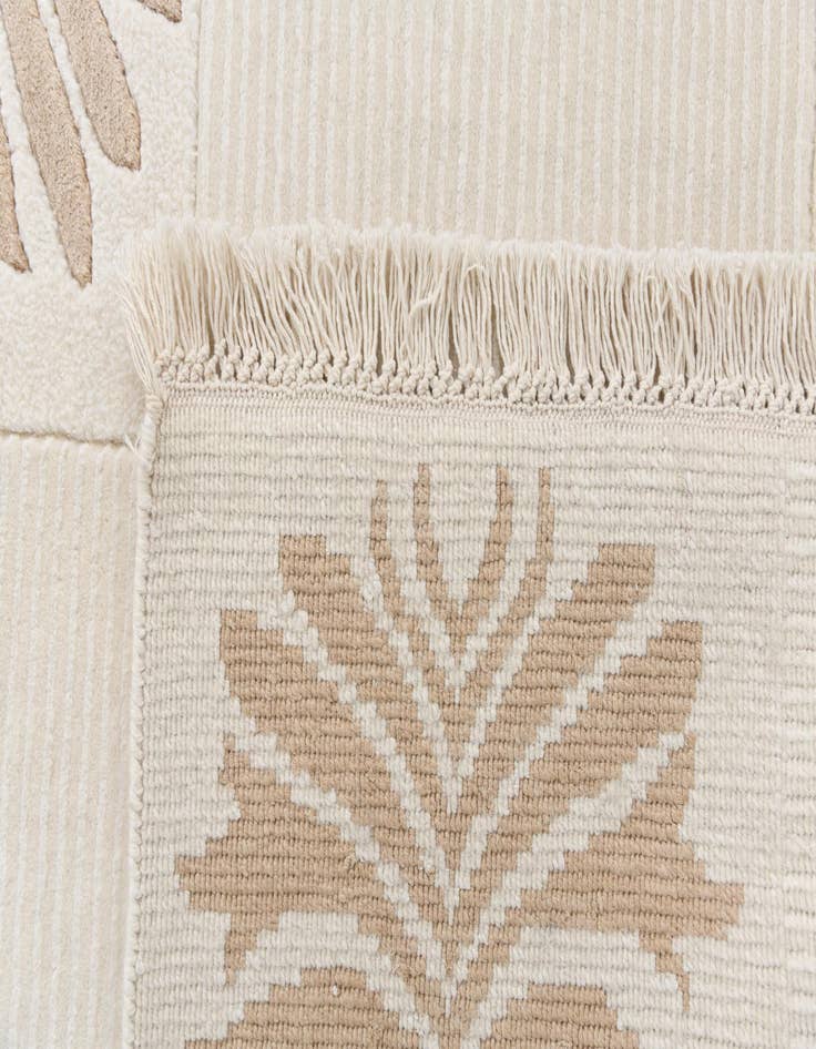 Detail image of 6' 6 x 9' 11  Hand Knotted Darya Wool Rug