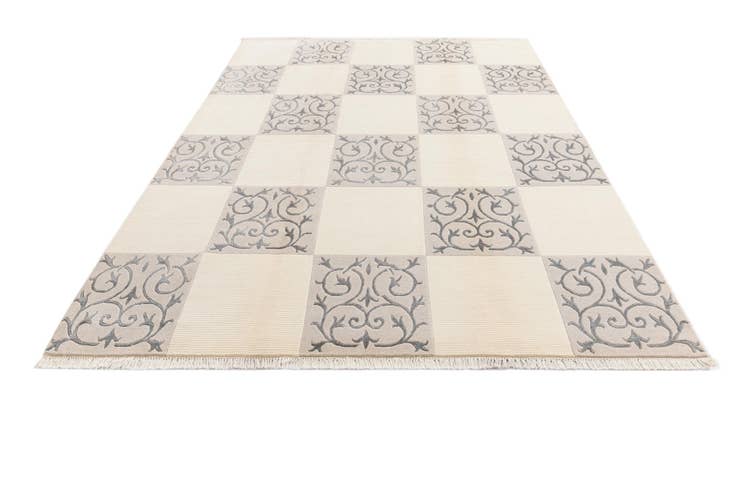 Detail image of 6' 7 x 9' 10 Hand Knotted Darya Wool Rug