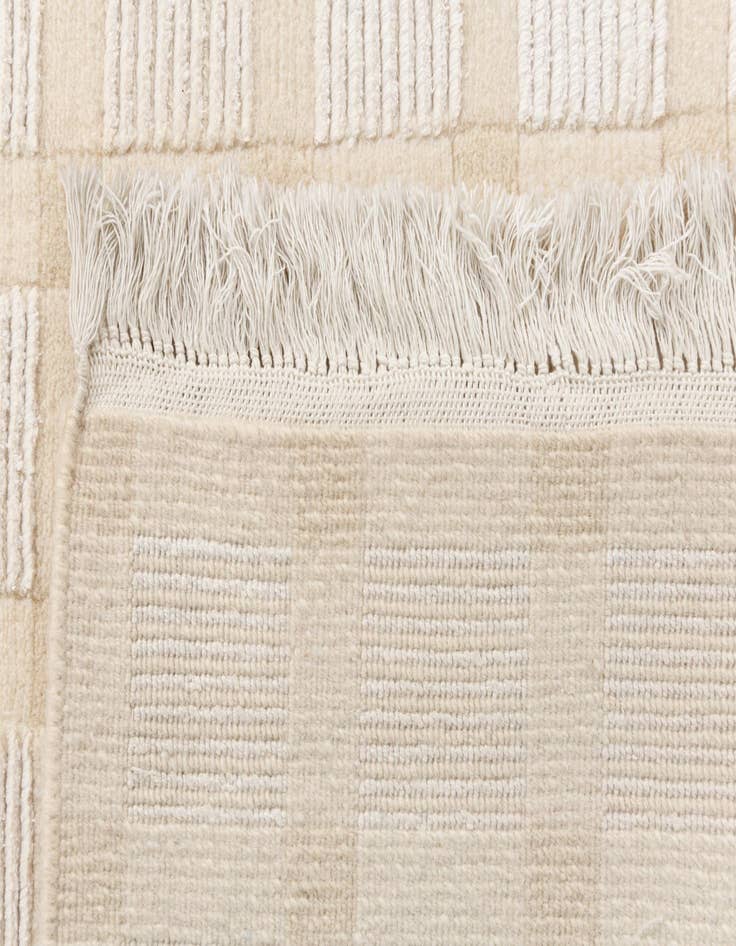 Detail image of 6' 5 x 9' 9  Hand Knotted Darya Wool Rug