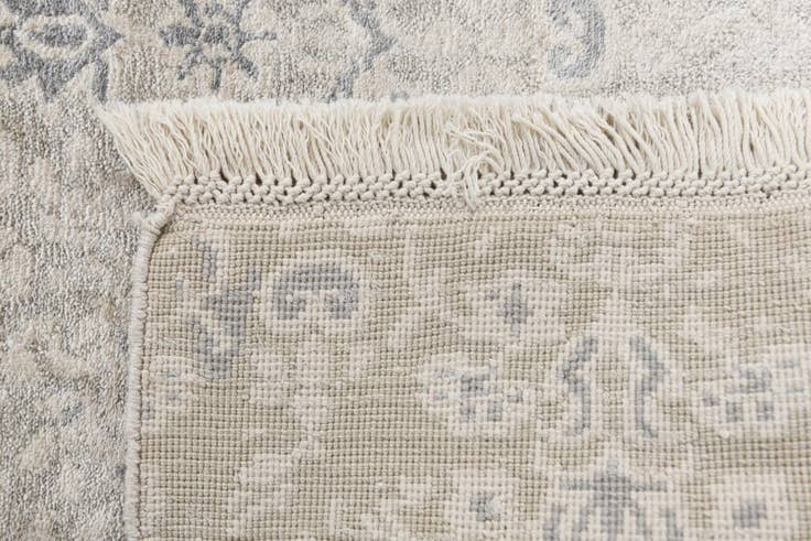 Detail image of 2' 8 x 4' 10 Hand Knotted Darya Wool Rug