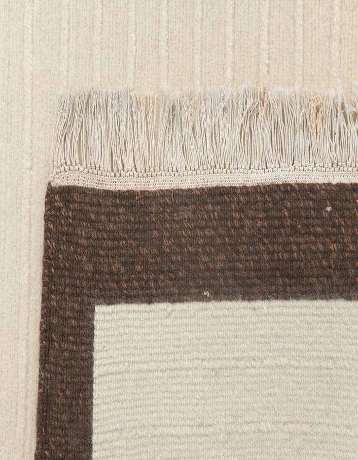 Detail image of 6' 7 x 9' 11  Hand Knotted Darya Wool Rug