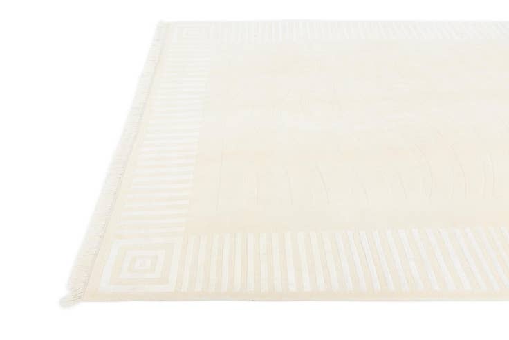 Detail image of 6' 7 x 9' 11 Hand Knotted Darya Wool Rug