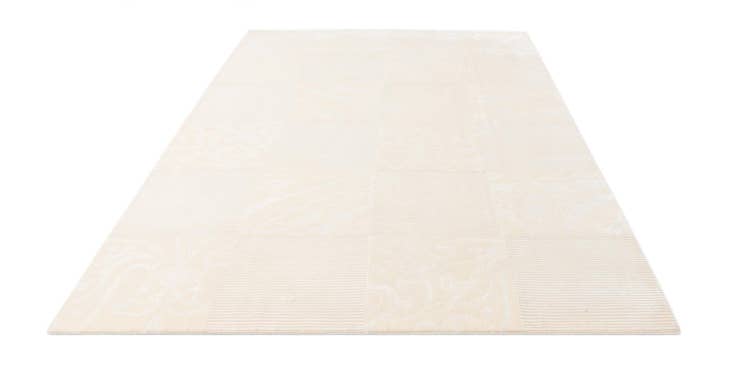 Detail image of 6' 8 x 9' 11 Hand Knotted Darya Wool Rug