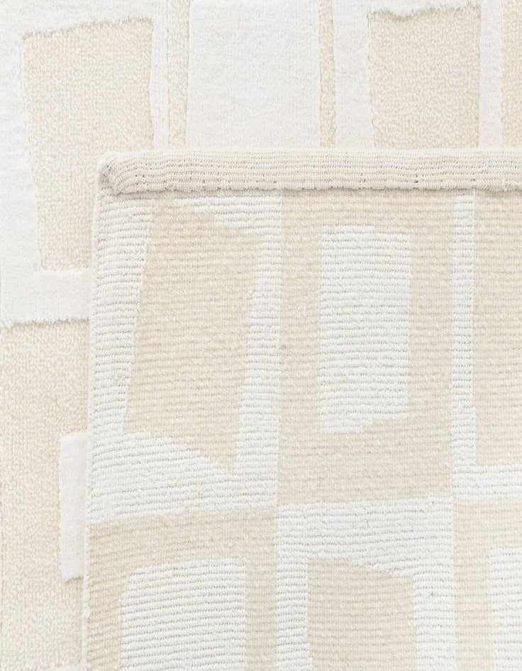 Detail image of 6' 8 x 9' 11  Hand Knotted Darya Wool Rug