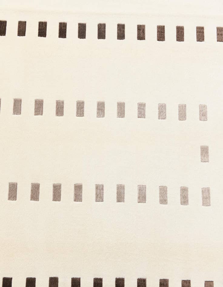 Detail image of 6' 7 x 9' 11  Hand Knotted Darya Wool Rug