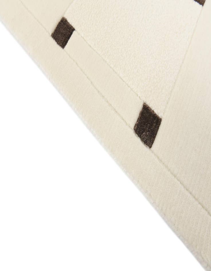 Detail image of 6' 6 x 9' 11  Hand Knotted Darya Wool Rug