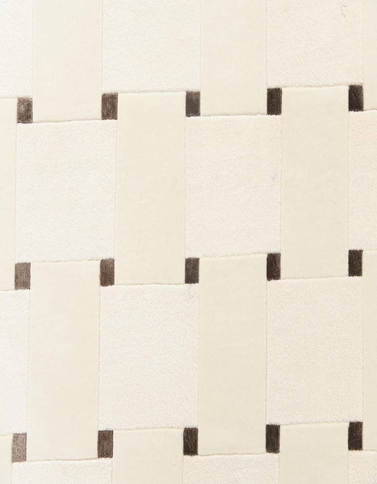 Detail image of 6' 6 x 9' 11  Hand Knotted Darya Wool Rug