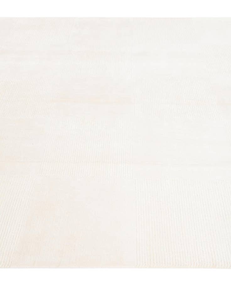 Detail image of 6' 7 x 9' 10  Hand Knotted Darya Wool Rug