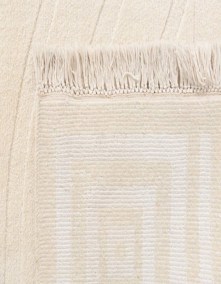 Detail image of 6' 7 x 9' 10  Hand Knotted Darya Wool Rug