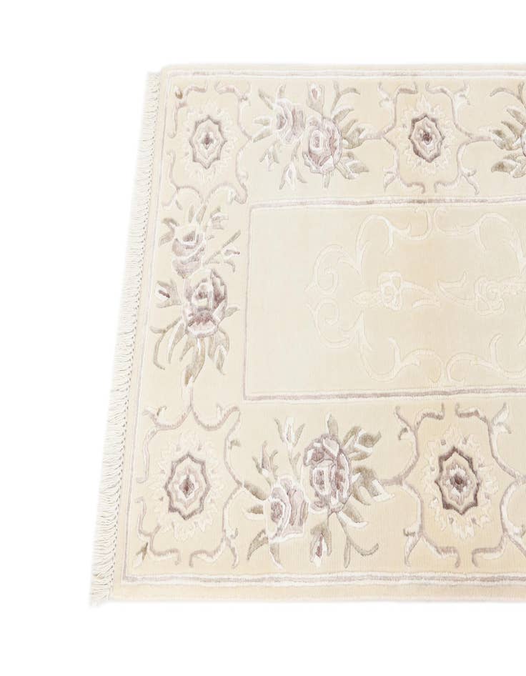 Detail image of 2' 8 x 4' 7 Hand Knotted Darya Wool Rug