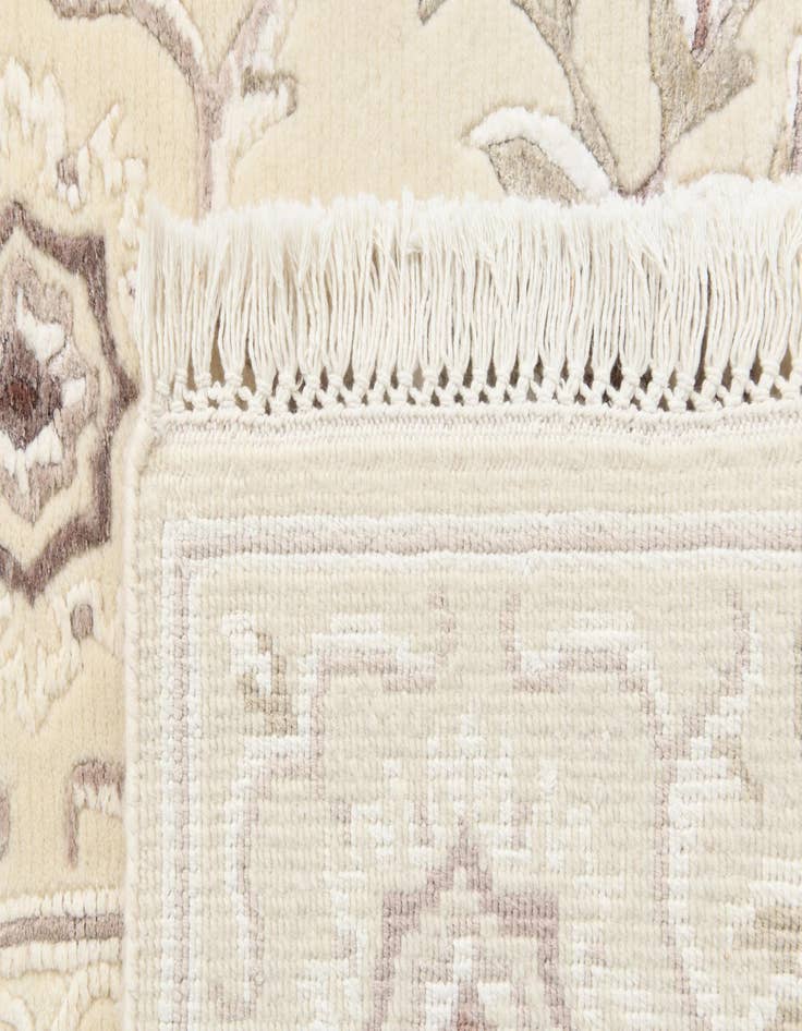 Detail image of 2' 8 x 4' 7  Hand Knotted Darya Wool Rug
