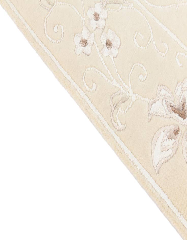 Detail image of 2' 8 x 4' 8  Hand Knotted Darya Wool Rug