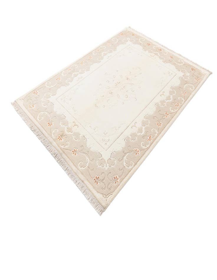 Detail image of 4' 11 x 6' 11  Hand Knotted Darya Wool Rug