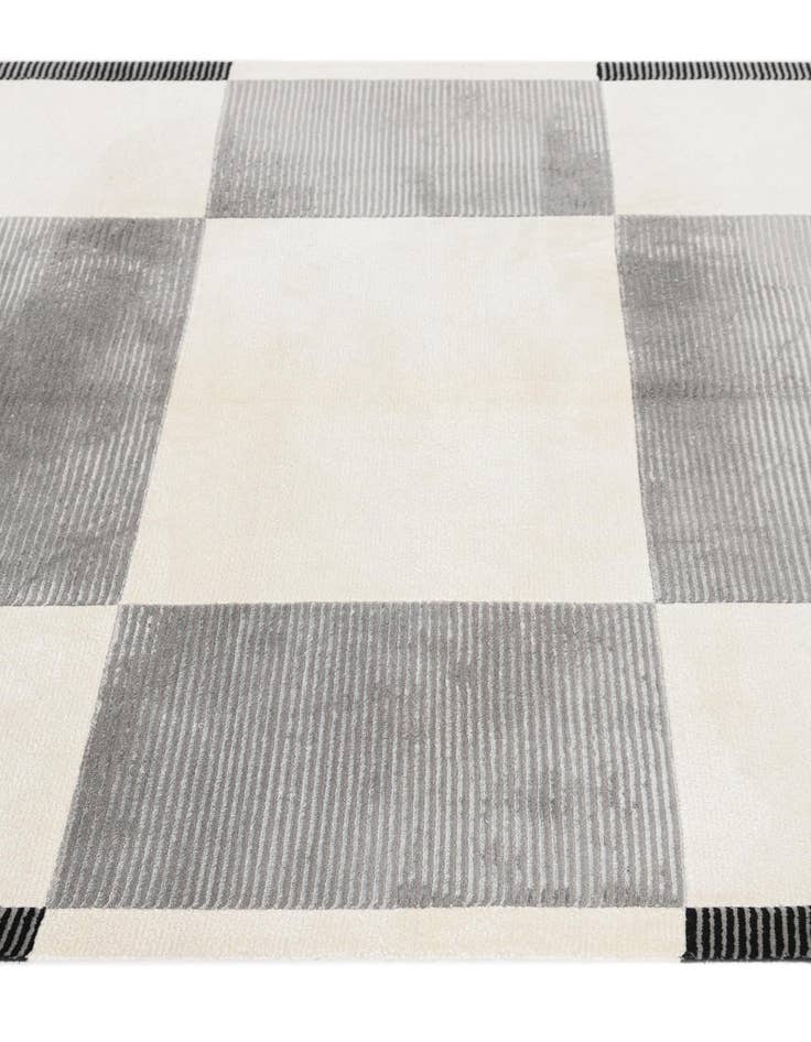 Detail image of 4' 11 x 6' 7  Hand Knotted Darya Wool Rug