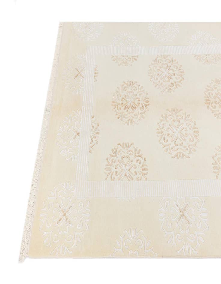 Detail image of 4' 10 x 6' 5  Hand Knotted Darya Wool Rug