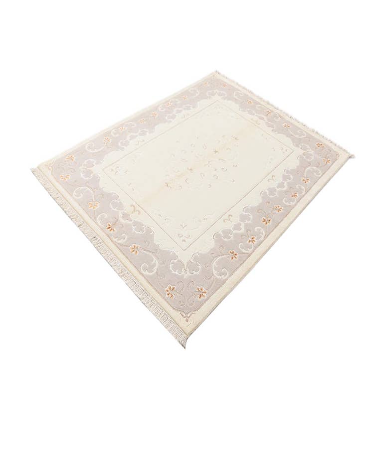 Detail image of 4' 11 x 6' 10  Hand Knotted Darya Wool Rug