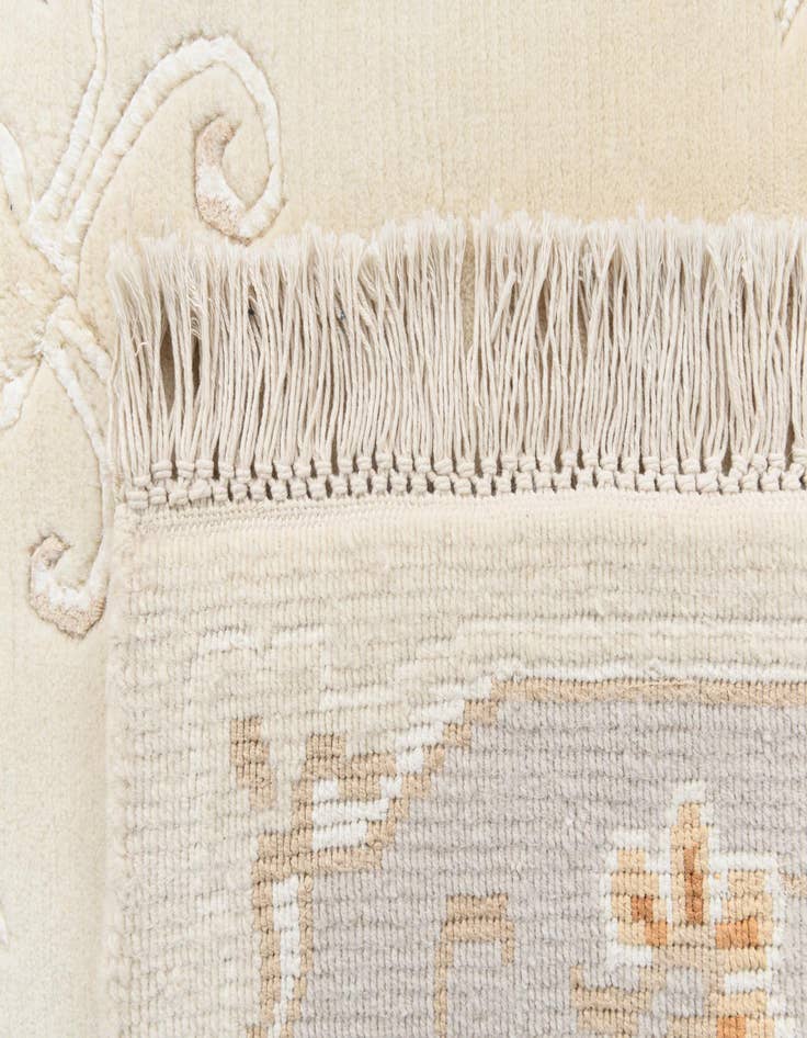 Detail image of 4' 11 x 6' 10  Hand Knotted Darya Wool Rug