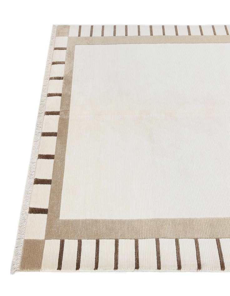 Detail image of 4' 11 x 6' 11  Hand Knotted Darya Wool Rug