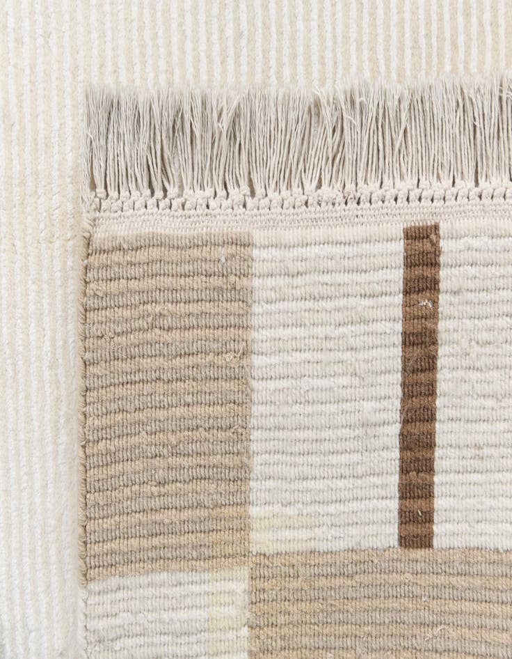 Detail image of 4' 11 x 6' 11  Hand Knotted Darya Wool Rug