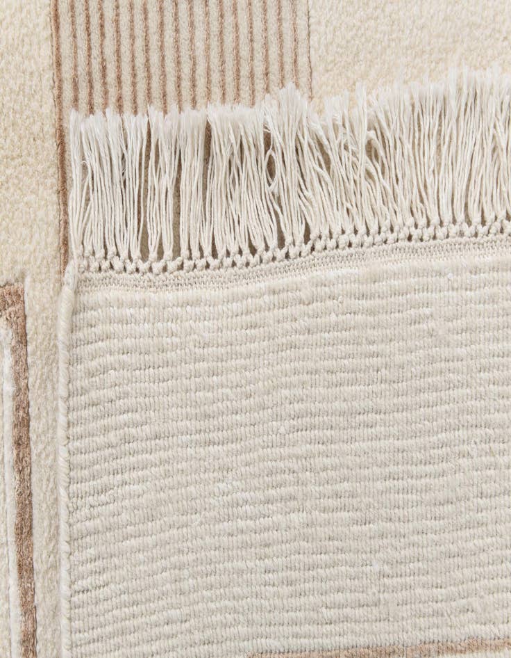 Detail image of 4' 10 x 6' 9  Hand Knotted Darya Wool Rug