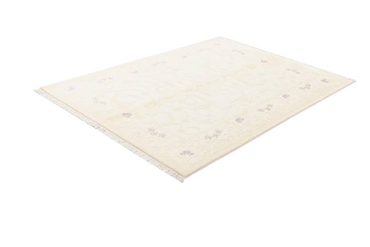 Detail image of 4' 11 x 6' 9 Hand Knotted Darya Wool Rug