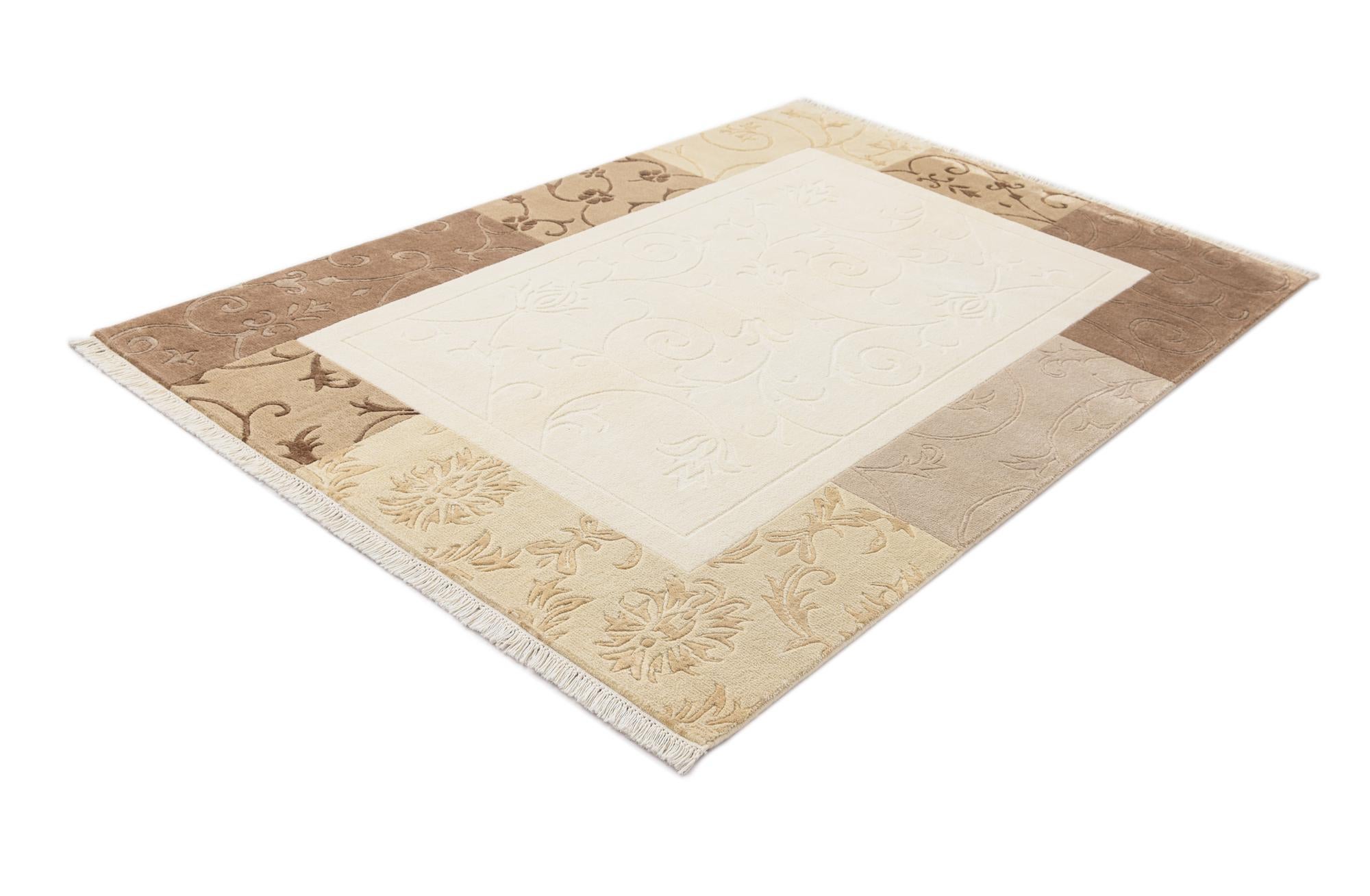 4' 7 x 6' 9 Hand Knotted Darya Wool Rug