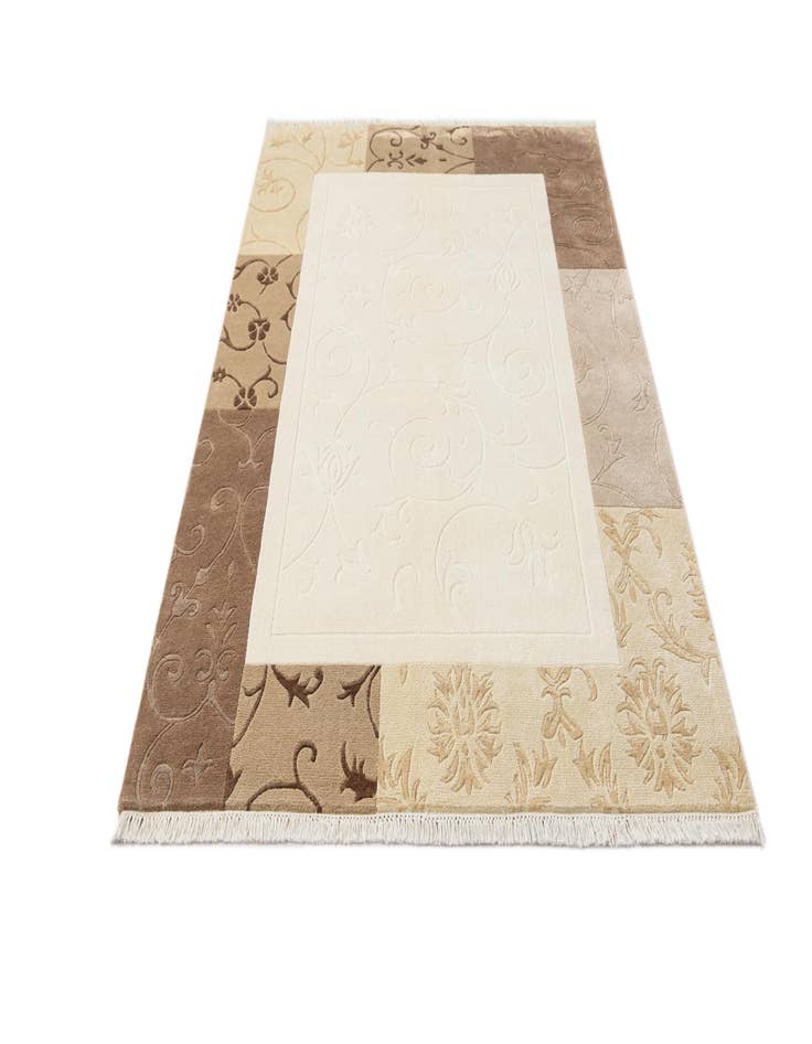 Detail image of 4' 7 x 6' 9  Hand Knotted Darya Wool Rug