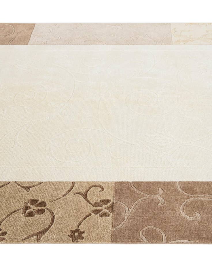 Detail image of 4' 7 x 6' 9  Hand Knotted Darya Wool Rug